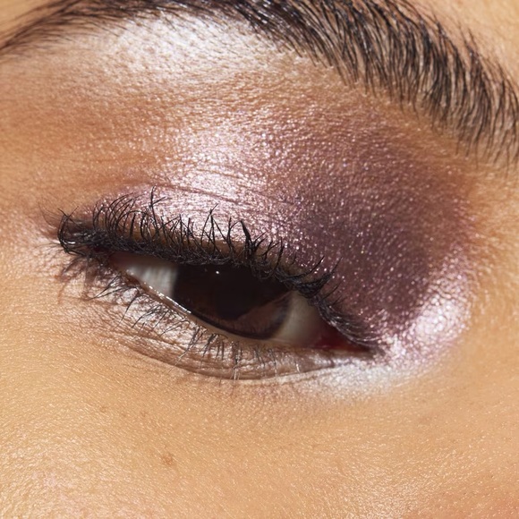 MAC ‘Taupe It Off’ Dazzleshadow Eye Shadow Stick - Picture 4 of 10